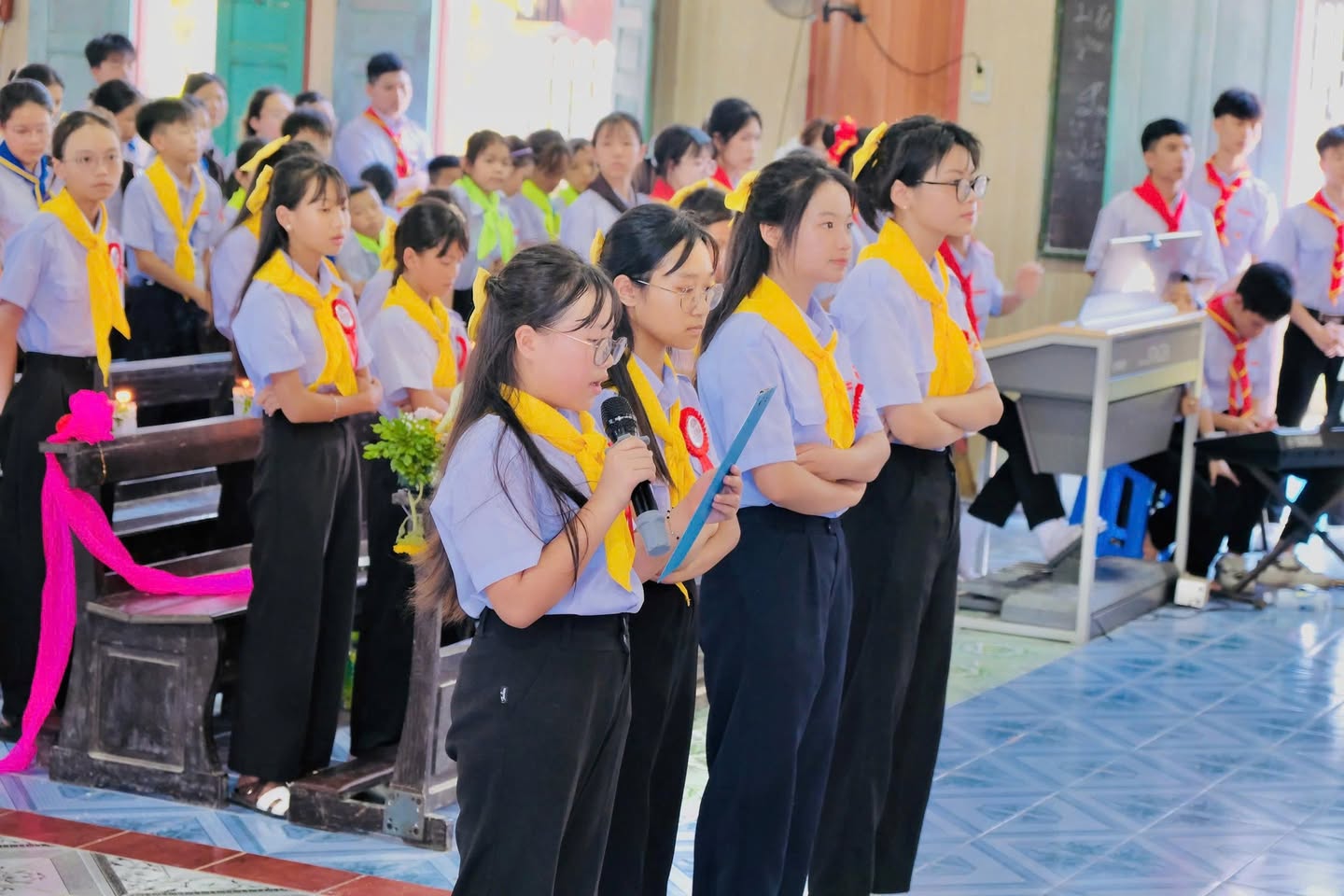 Giáo Xứ Thiết Tranh: 47 em thiếu nhi được lãnh nhận Bí Tích Thêm Sức