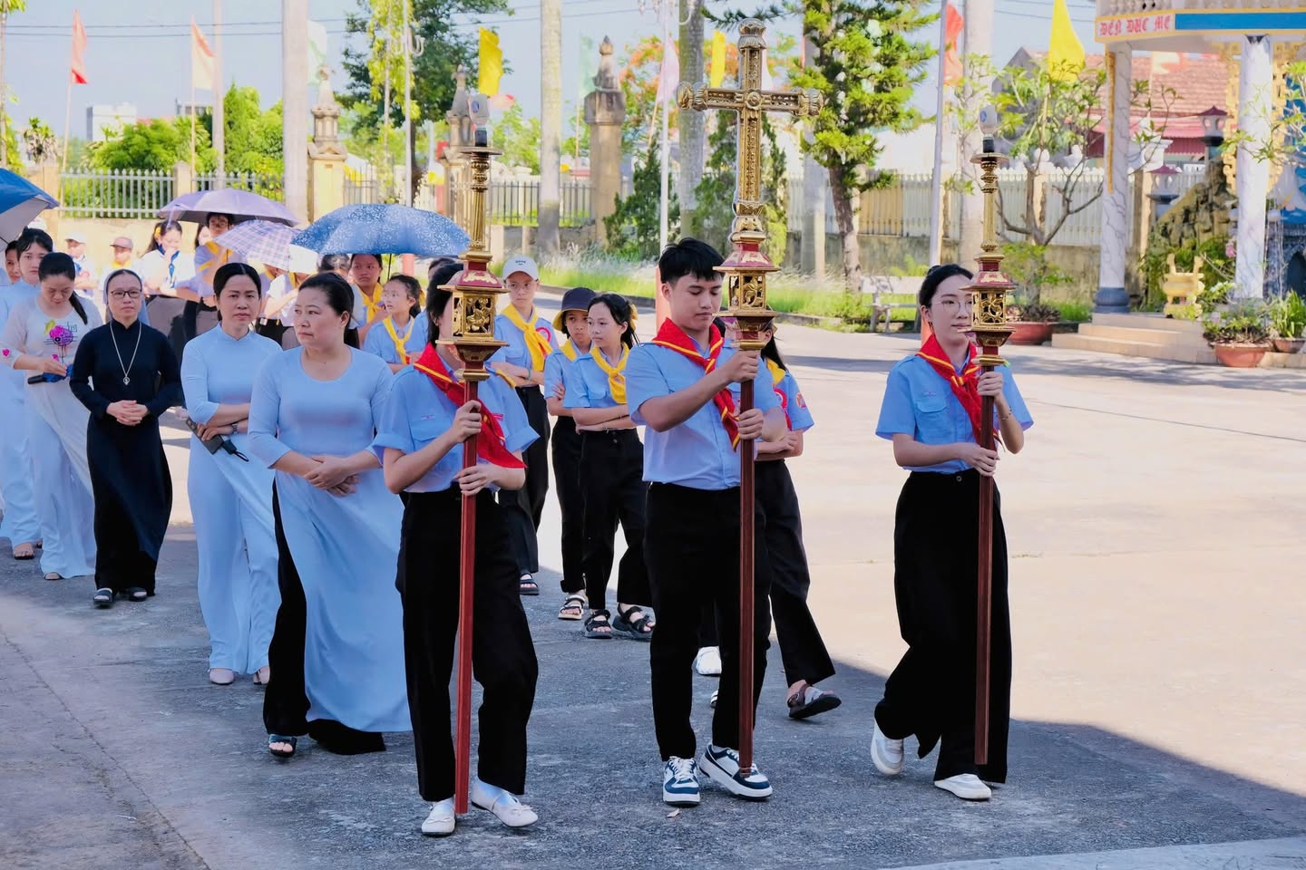 Giáo Xứ Thiết Tranh: 47 em thiếu nhi được lãnh nhận Bí Tích Thêm Sức