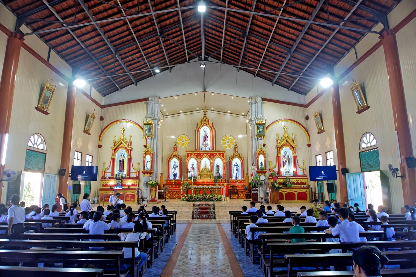 Hôm nay,Chúa Nhật ngày 4/8/2024 sau thánh lễ dành cho các em TNTT vào lúc 15:00 chiều.Cha xứ cùng các anh chị trong ban…