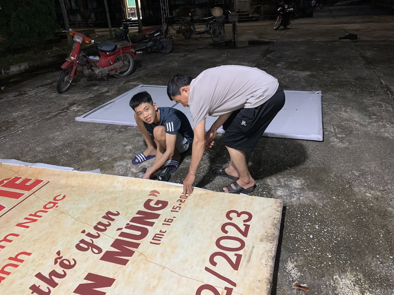 công tác chuẩn bị lễ mừng kính thánh Gioakim và Anna quan thày giáo xứ Thiết Tranh