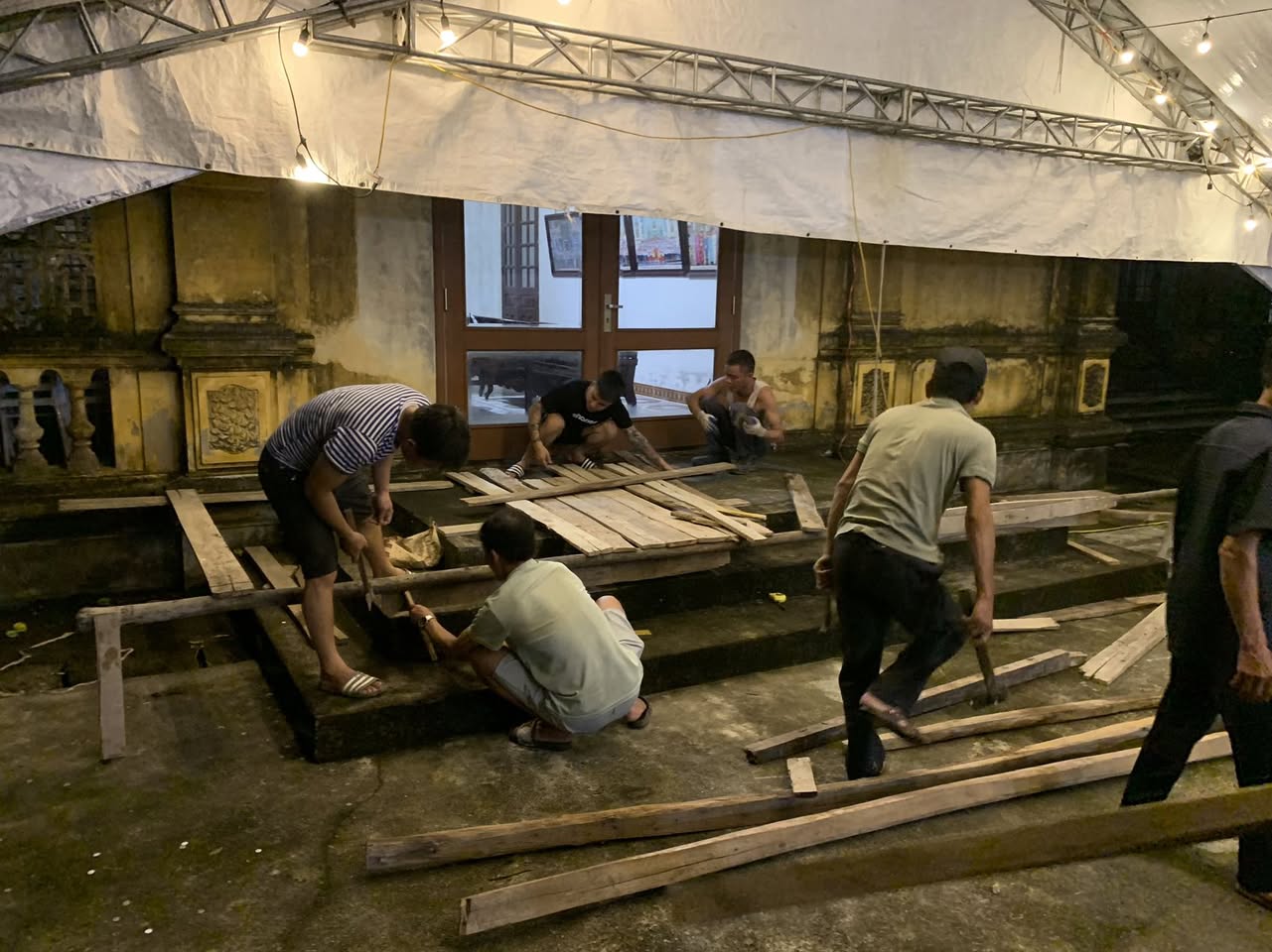 công tác chuẩn bị lễ mừng kính thánh Gioakim và Anna quan thày giáo xứ Thiết Tranh