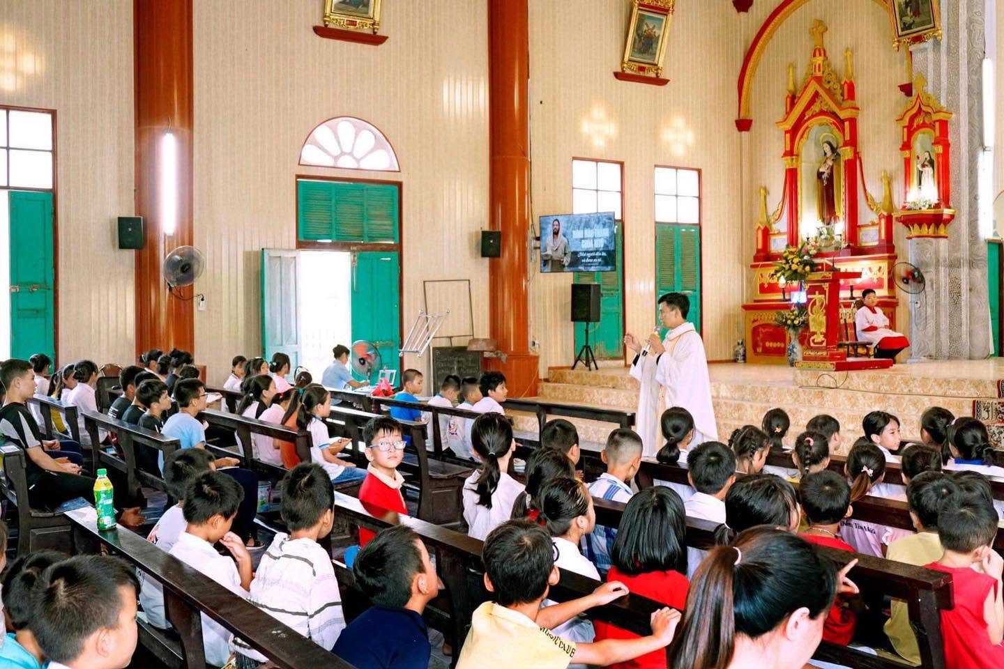 2H Học Giáo Lý Thêm Sức, 3H Chiều Chủ Nhật Là Thánh Lễ Thiếu Nhi . Vì vậy kính mong quý vị phụ huynh nhắc nhở con em…
