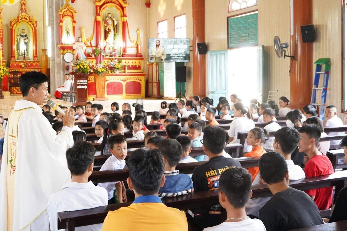2H Học Giáo Lý Thêm Sức, 3H Chiều Chủ Nhật Là Thánh Lễ Thiếu Nhi . Vì vậy kính mong quý vị phụ huynh nhắc nhở con em…