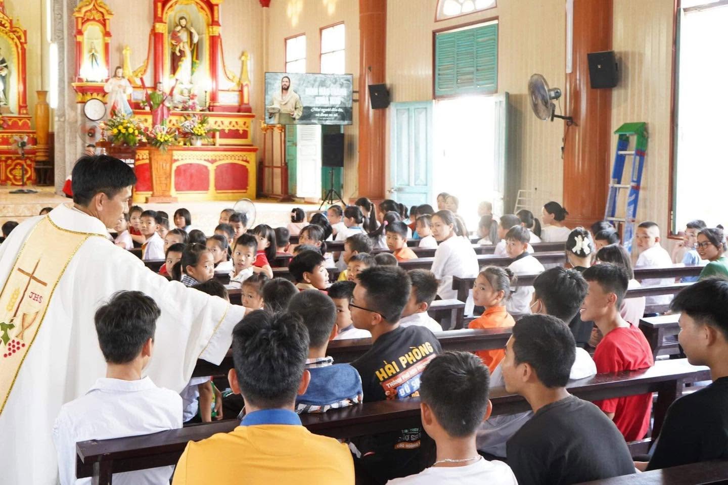 2H Học Giáo Lý Thêm Sức, 3H Chiều Chủ Nhật Là Thánh Lễ Thiếu Nhi . Vì vậy kính mong quý vị phụ huynh nhắc nhở con em…
